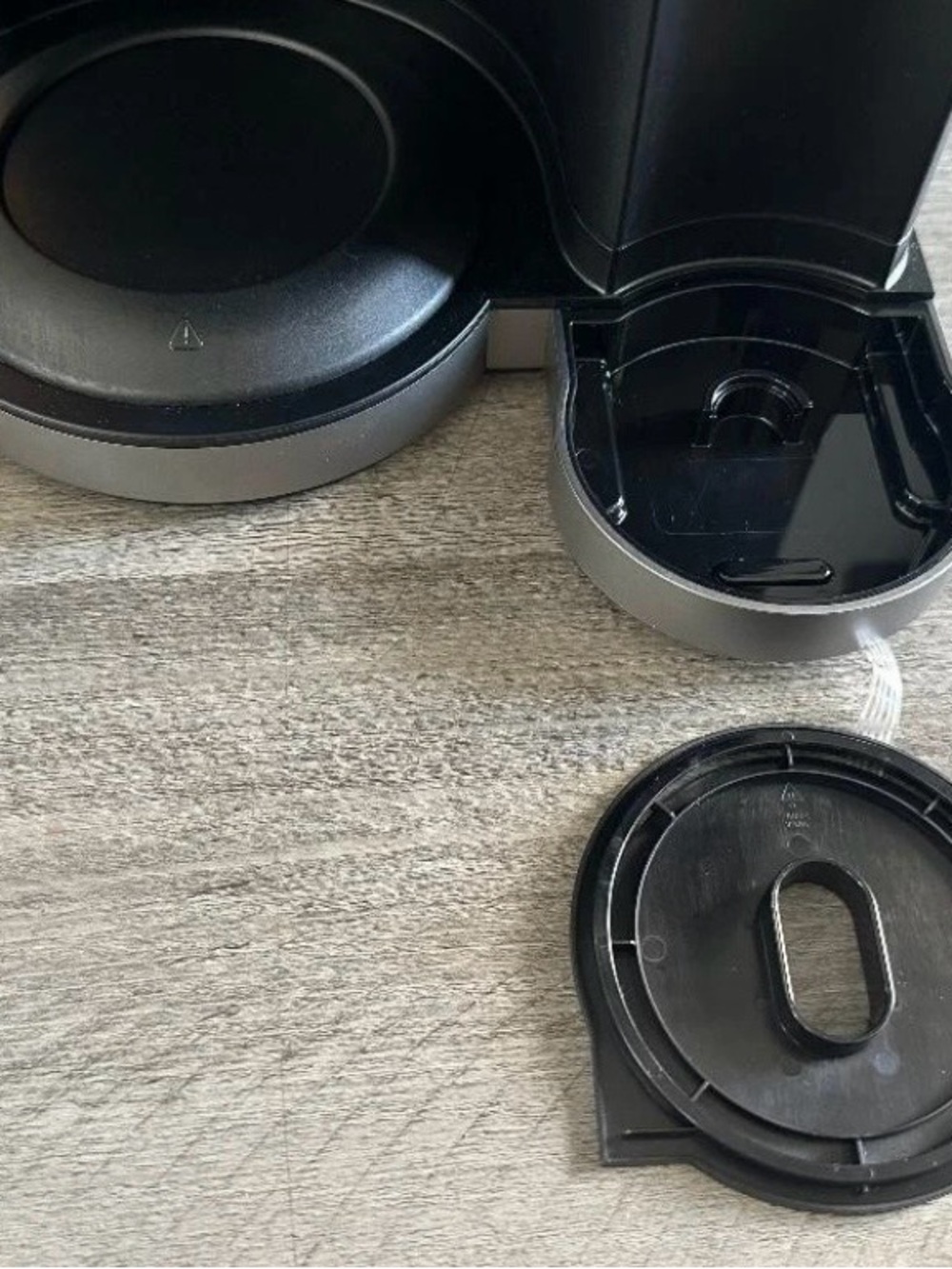 Keurig K-Duo Coffee Maker in Black with Silver Trim and Green Mug - Picture 6 of 7